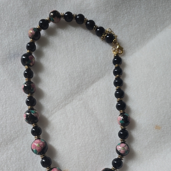 Elegant Black and Pink Floral Beaded Necklace - Picture 3 of 7